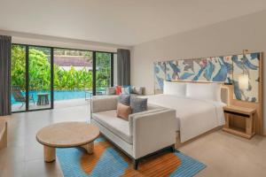 Le Meridien Phuket Mai Khao Beach Resort