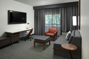 Courtyard Williamsburg - Busch Gardens