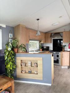 Stylish Family Friendly 3-Bed Caravan Escape at Seven Bays Park