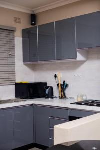 Palms & Pebbles Home