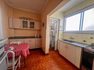 Departamento zona centro a 2 cuadras del shopping los gallegos