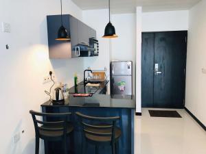 Somerset Beach front By ocean Breeze apartments,