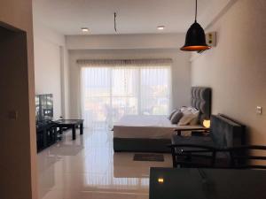 Somerset Beach front By ocean Breeze apartments,