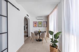 1BDR Studio 150m from Sea with Workspace