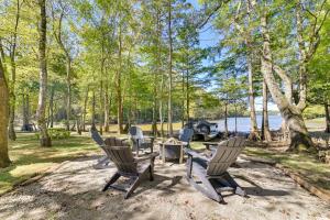 Cozy Couples Retreat on Pickwick Lake with Hot Tub