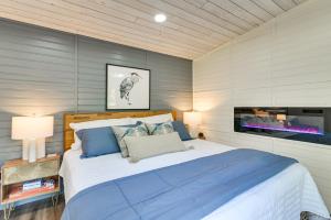 Cozy Couples Retreat on Pickwick Lake with Hot Tub