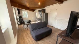 27 CHIC & COSY NOIRETABLE F2 55m2 WIFI SMART TV NETFLIX