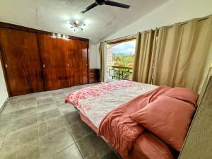 Espectacular casa con jardín y alberca privada