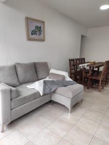 Departamento sobre la costanera