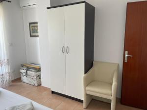 Apartments with parking space Vantacici, Krk - 5566