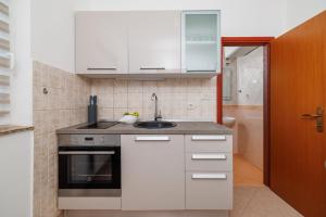 Apartments and rooms with parking space Senj - 5569