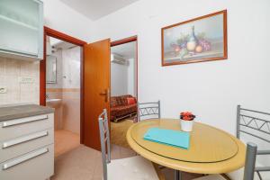 Apartments and rooms with parking space Senj - 5569