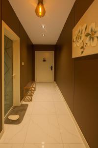 شقة أنيقة غرفتين وصالة بأثاث فندقي