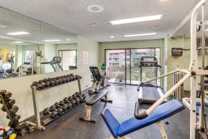 1 Mi to PB Boardwalk Condo with Community Perks