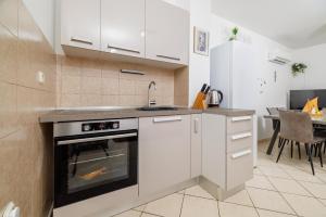 Apartments and rooms with parking space Senj - 5569