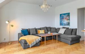 2 Bedroom Stunning Apartment In Högsby