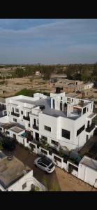 Villa serenité lac rose avec cuisinier ,piscine et jacuzzi terrasse vue lac