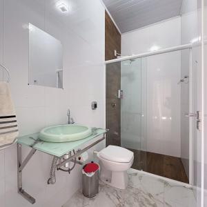 Casa com suítes, piscina e edícula