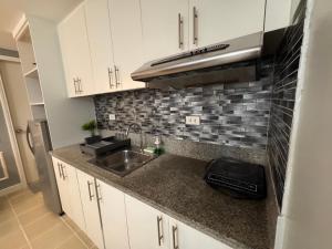 2 Bedroom Unit with Queen-sized Beds near NAIA T3