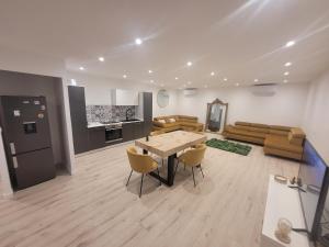Charming Annecy Old Town Apartment, steps away from the Lake