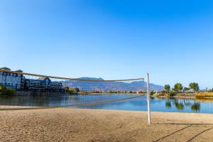 Luxury King Suite by the Lake - Entire Place