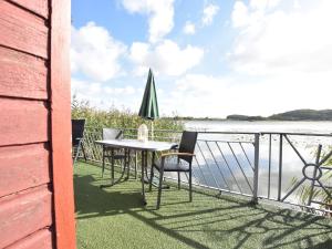 Bootshaus direkt am See