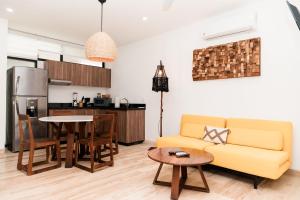 Amira Residence, Private Pool Facing the Park