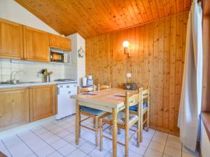 Morzine: Appartement 4 pers, balcon, proche pistes - FR-1-684-76