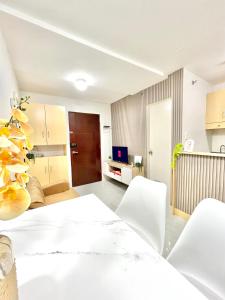 2 Bedroom Condo Fully-Furnished good for 5-6pax by Gerra at Urban Deca Homes Banilad