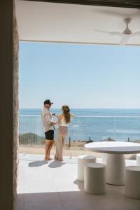 Sunsets Aldinga Beach, 4 king rooms, rooftop, incredible views