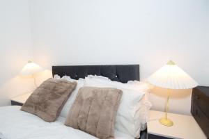 New Apartment - Sleeps 4 - Parking - City Centre