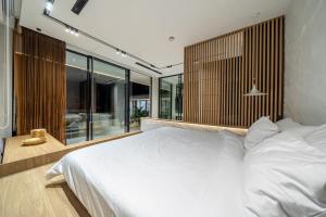 LegKo Villa - Sun-Kissed Getaway - New 4BR Villa Steps from Uluwatu Best Spots