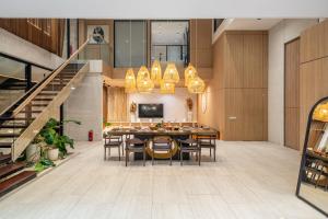 LegKo Villa - Sun-Kissed Getaway - New 4BR Villa Steps from Uluwatu Best Spots