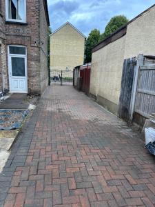 12 minuets walk to Tottenham stadium