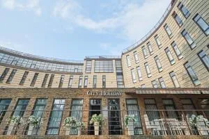 城市假日SPA度假酒店 - Horenychi