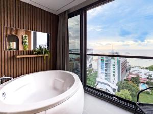Luxury 2 Bed Room Sea View Bath Tub In Balcony