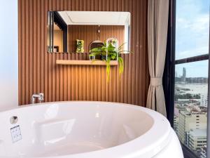Luxury 2 Bed Room Sea View Bath Tub In Balcony
