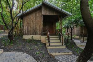 StayVista's Timber Cottage - Cozy Cottages with Indoor Games