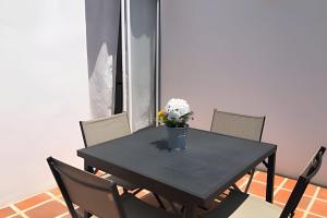 Modern Pool Side, 3 Bdrm House with parking