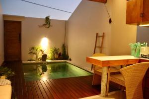 Luxury private pool villa 7 minutes to ubud