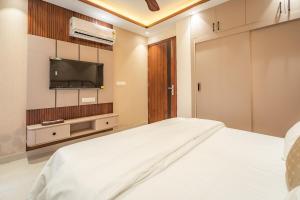 Artura 3BHK Smart Floor, Mussoorie View, covered parking - HnH Stays