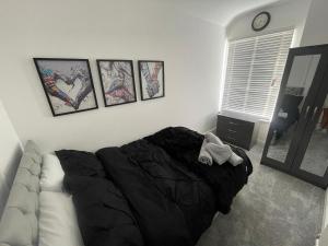 Town House Ideal for working professionals