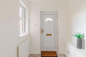 Spacious Stylish 4BR Home, Free Parking, WiFi, Garden, Headington-Oxford
