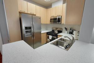 Quiet 1- bedroom condo near LAX, SoFi, and the Beach