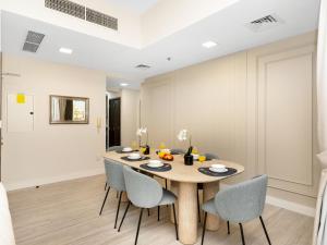 Luxurious 2BHK Sea & Dubai Eye View