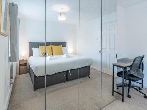 Pass the Keys Cosy home Basildon Ideal for contractors