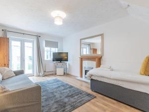 Pass the Keys Cosy home Basildon Ideal for contractors