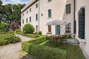 Apartment CastellONE with Pool