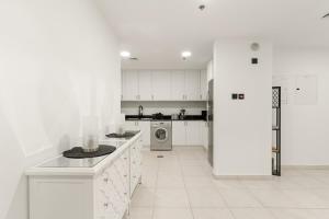 FIRST CLASS 1BR Luxury Marina Retreat