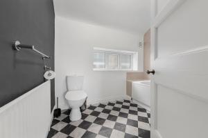 Two Bedroom House by Brookland Stays Serviced Accommodation Short Lets Middleton with Free WiFi